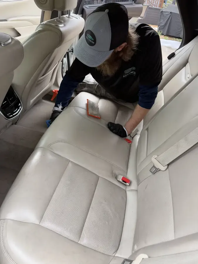 AMD tech hot-water extracting a cloth seat in Louisville, KY